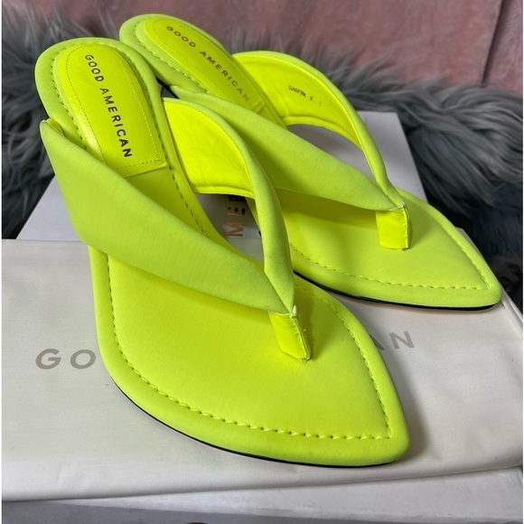 Good American Clear Wedge Thong Sandals in Chartreuse size 7 - Picture 5 of 16